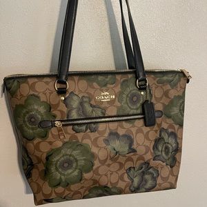 COACH Gallery Tote Signature Canvas Kaffe Fassett Print